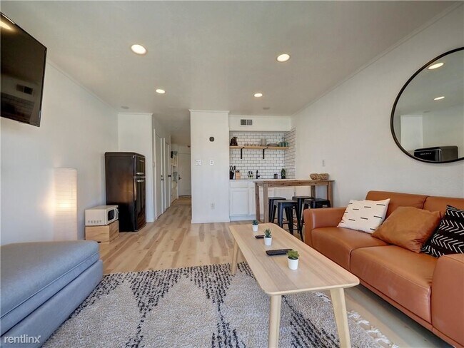 Building Photo - 3938 Surfside Blvd