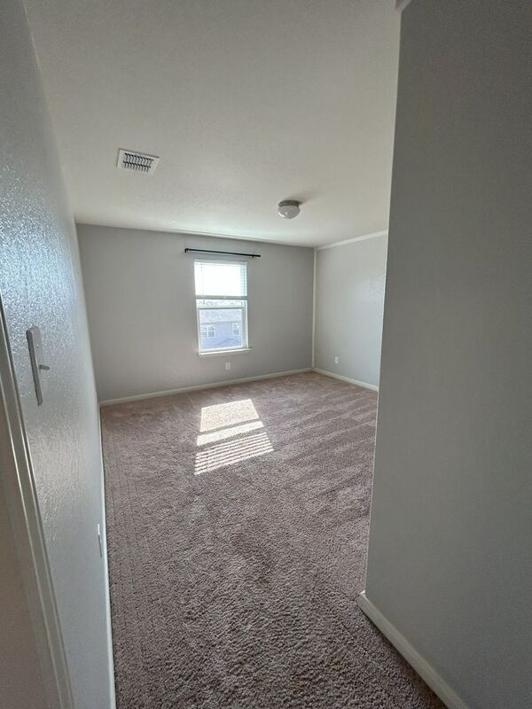 Building Photo - 226 Azalea Way