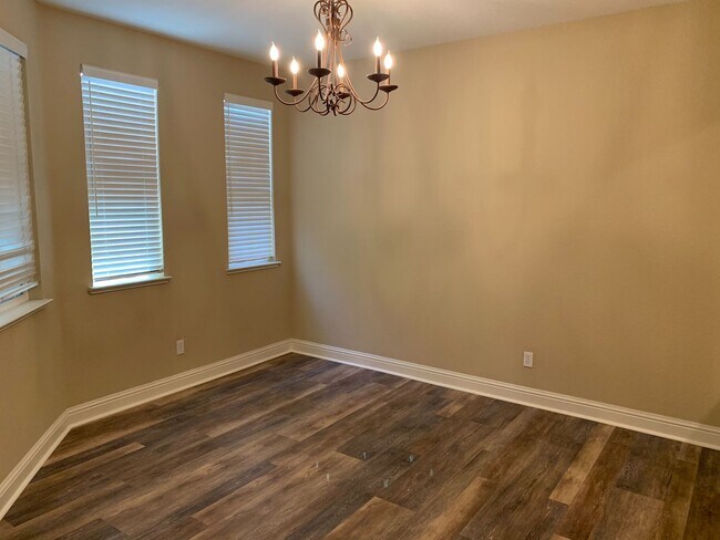 Foto del edificio - Single Story, Corner Lot in Brentwood!