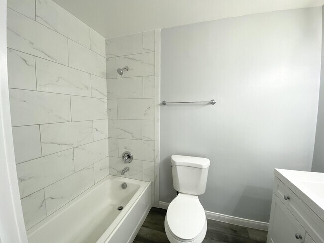 Foto del edificio - 6341 Hobart Ave