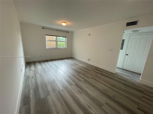 Foto del edificio - 2665 SW 37th Ave
