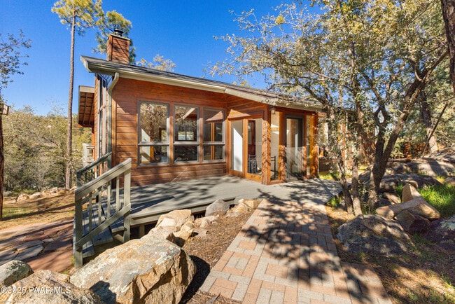 Foto del edificio - 2255 Pine Dr