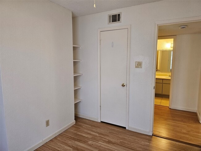 Building Photo - 2750 Holly Hall St