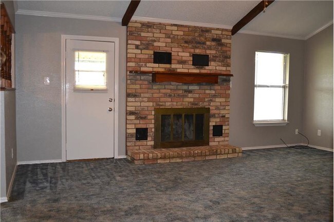 Building Photo - 102 Thompson Cir