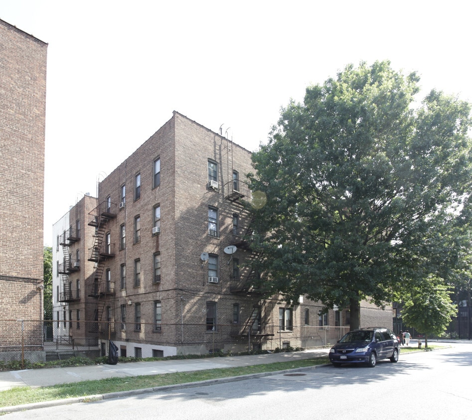Building Photo - 754 E 23rd St