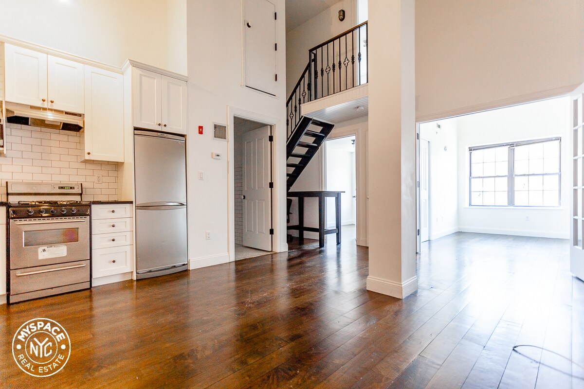 Primary Photo - 271 Metropolitan Ave