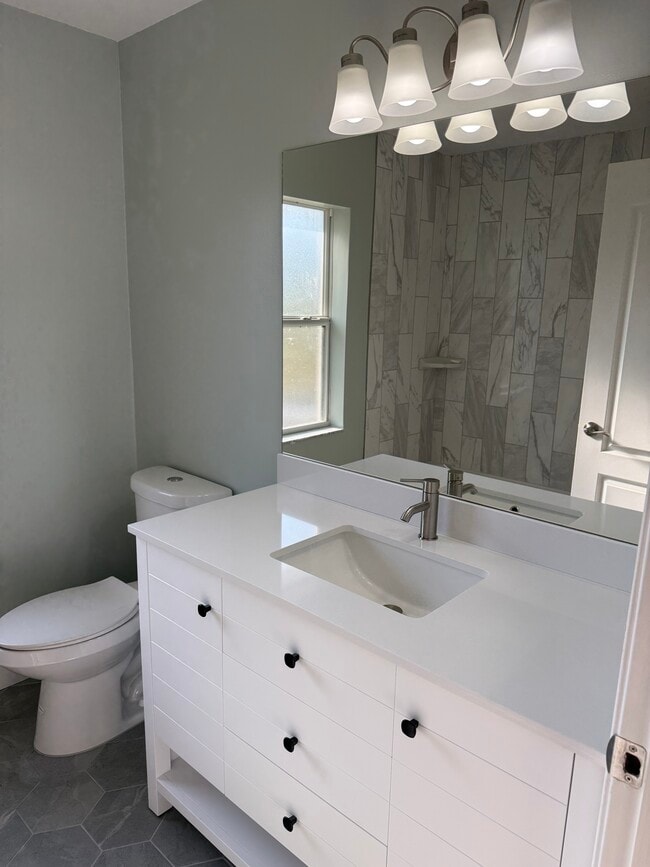 Hall Bath - 16681 78th Rd N