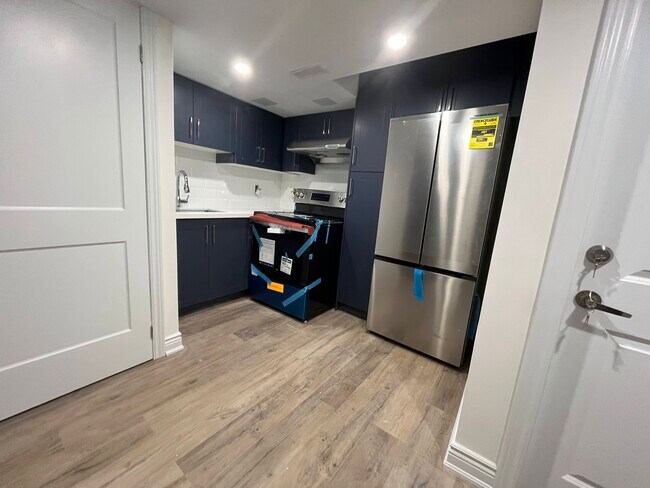 Photo du bâtiment - Brand-New One-Bedroom Legal Apartment for Rent in Woodbridge