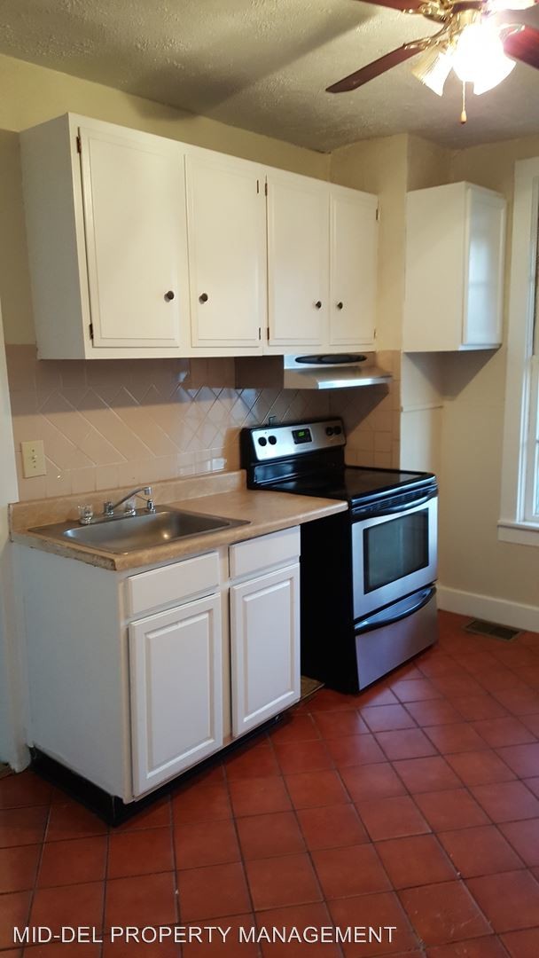 Building Photo - 2 br, 1 bath House - 1 Spruce Avenue