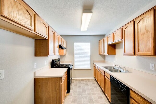 Building Photo - No Application Fees* $500 off 1st months r...
