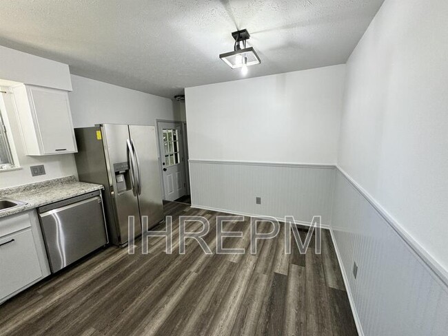 Building Photo - 5137 Holbrook Dr