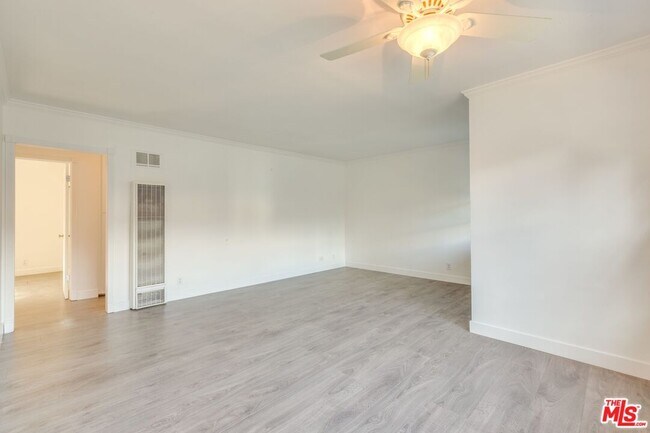 Foto del edificio - 4179 Ince Blvd