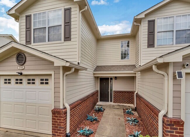 Foto del edificio - 3/2.5 Crestview Townhome with Community Po...