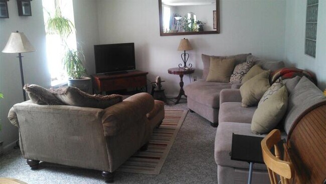 Building Photo - Second Floor 2 Bedroom Apt For Rent (Palmyra)