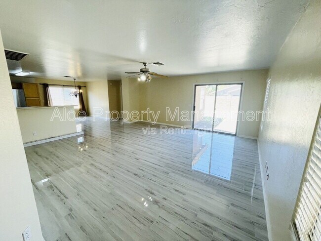 Foto del edificio - 43724 Elm Dr