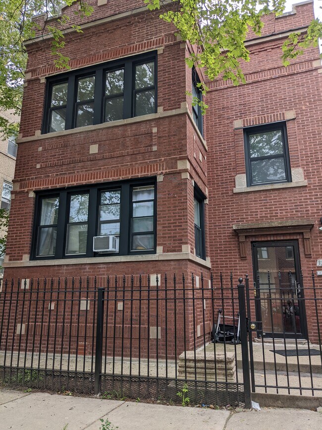 Foto del edificio - 3139 W Leland Ave