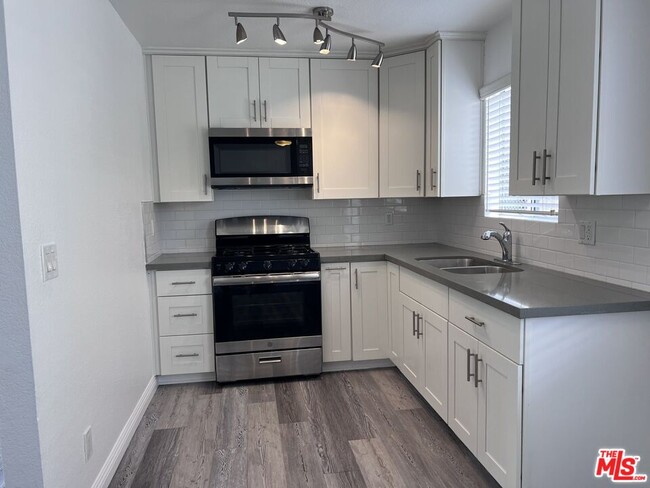 Foto del edificio - 1556 W 227th St