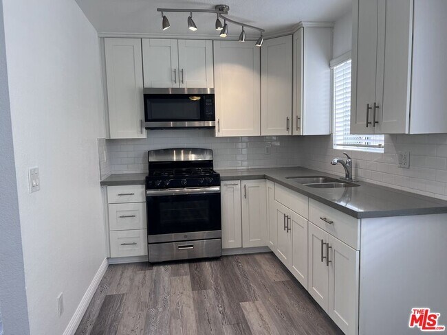Building Photo - 1556 W 227th St