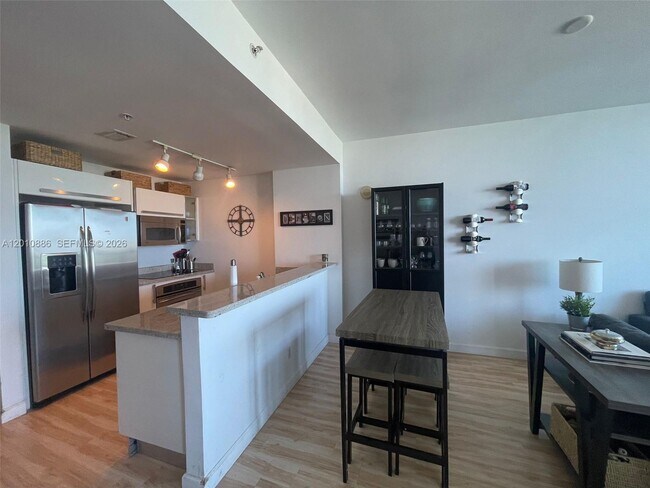 Foto del edificio - 601 NE 36th St
