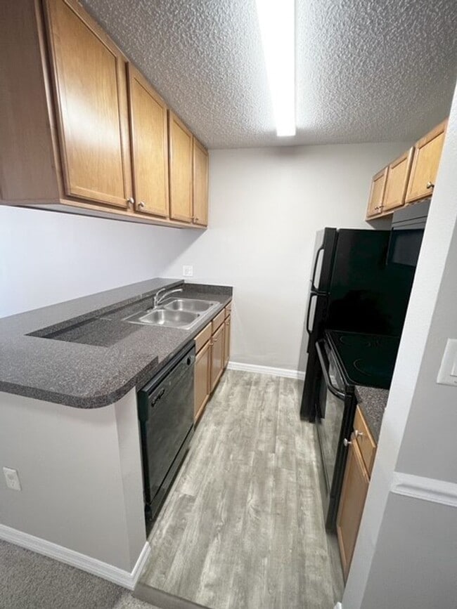 Foto del edificio - Corner Unit - 2nd Floor- 1 Bedroom 1 Bath for Lease in Brandon, FL