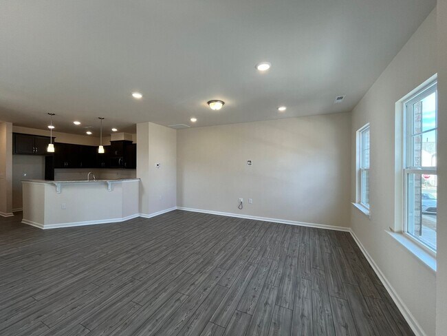 Foto del edificio - Newly Built 3BD, 2.5BA End Unit Raleigh Townhome with 2-Car Attached Garage