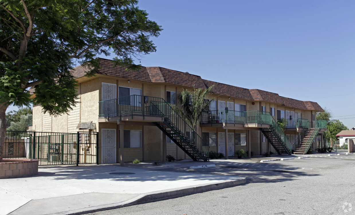 Primary Photo - 9125 Pepper Ave