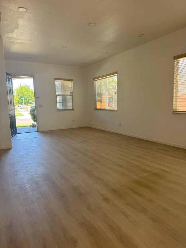 Foto del edificio - 2638 Breaker Way