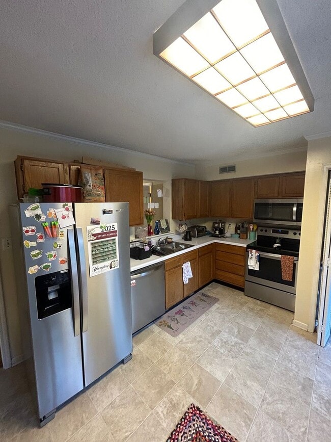 Building Photo - 188 Williams St