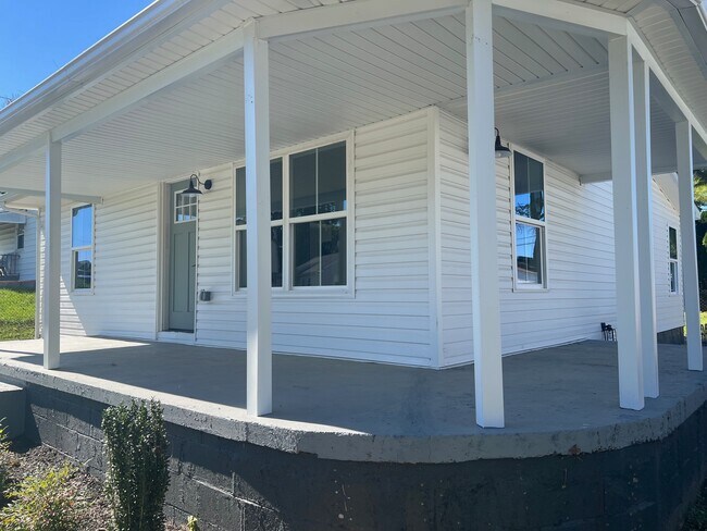 Building Photo - 14 Yawmeter Dr