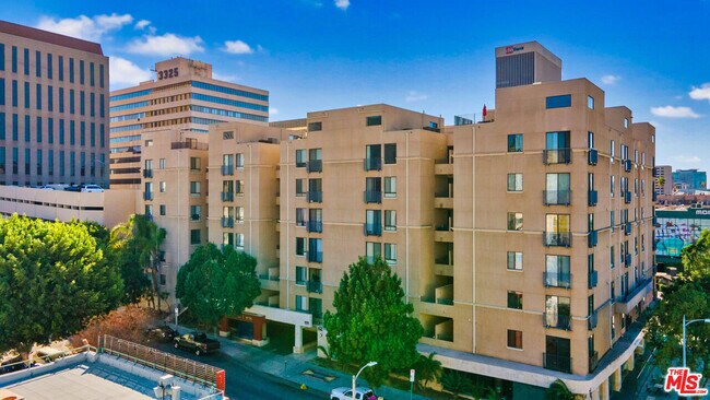 Building Photo - 625 S Berendo St