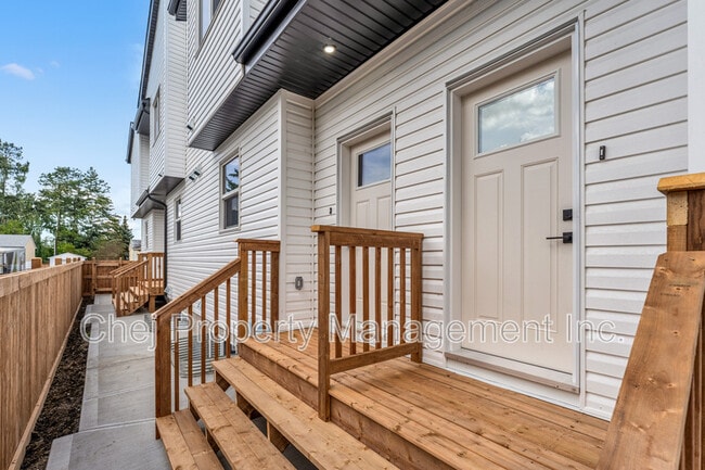 Photo du bâtiment - 15945-15106 106 Ave NW