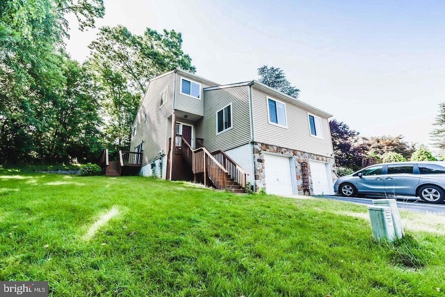 Foto principal - 319 Lynley Ln