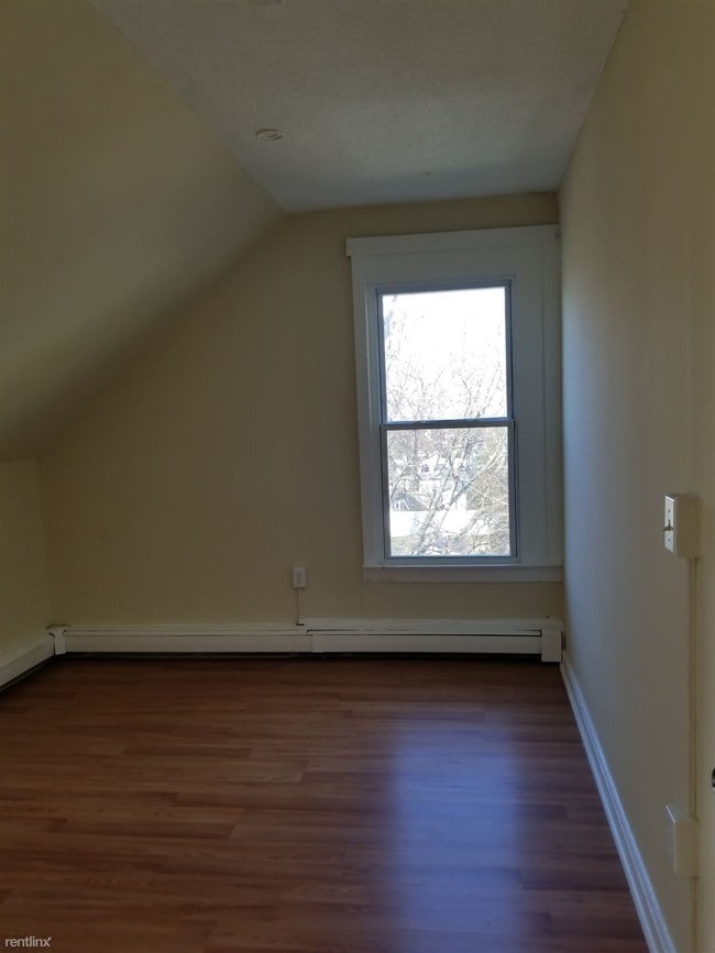 Building Photo - 1 br, 1 bath  - 133 Davenport Ave 3a