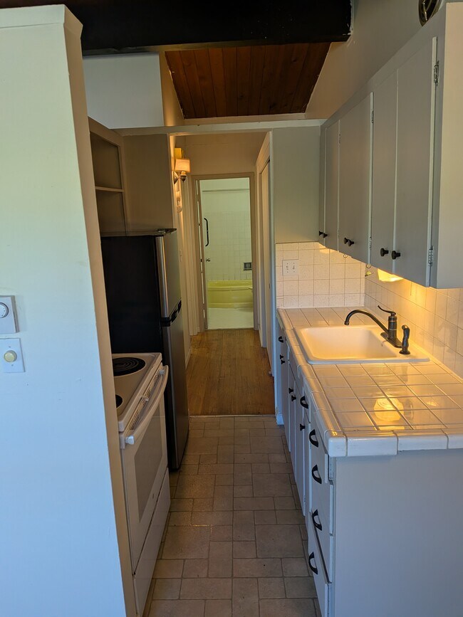Building Photo - 1495