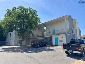 Building Photo - 1611 Bell St