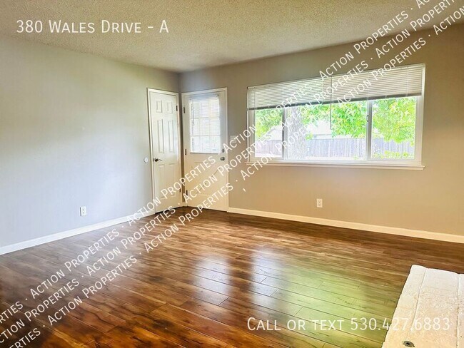 Foto del edificio - 380 Wales Dr