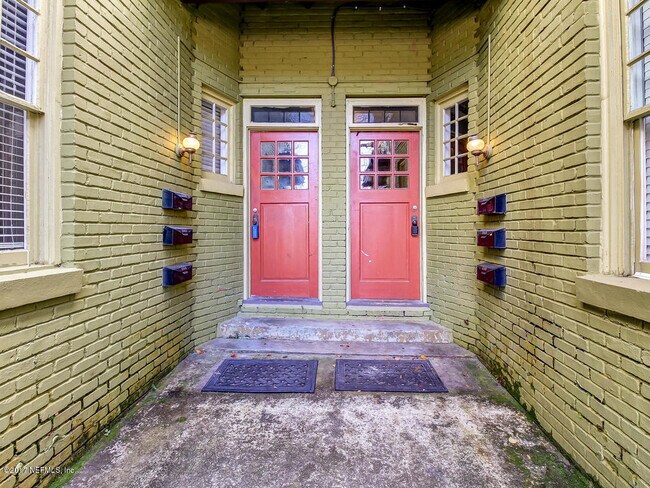 Foto del edificio - 2116 Herschel St