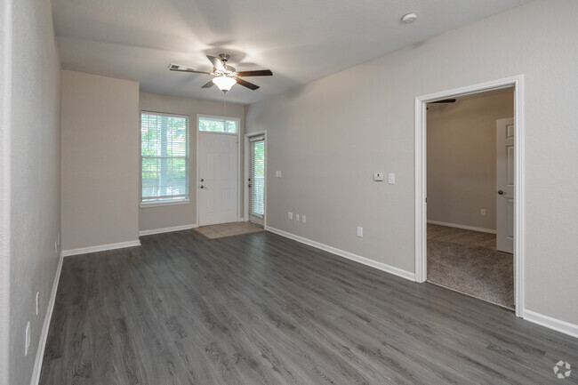 1BR, 1BA - 741SF - Living Room - Discovery at Mountain View