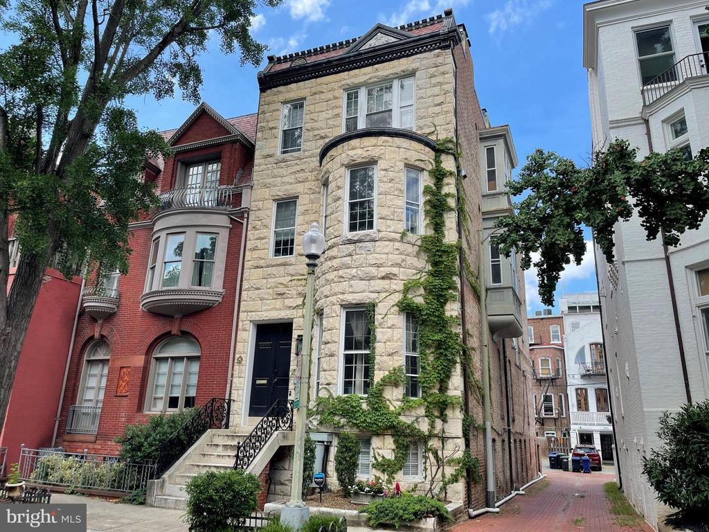 Primary Photo - 2025 Hillyer Pl NW