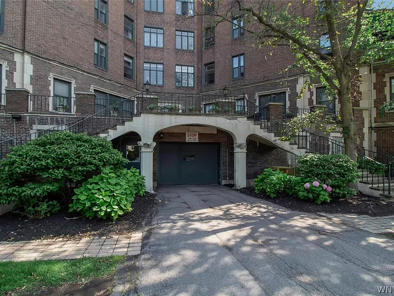 Primary Photo - 800 W Ferry St
