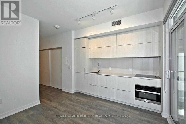 Building Photo - 20 Richardson St