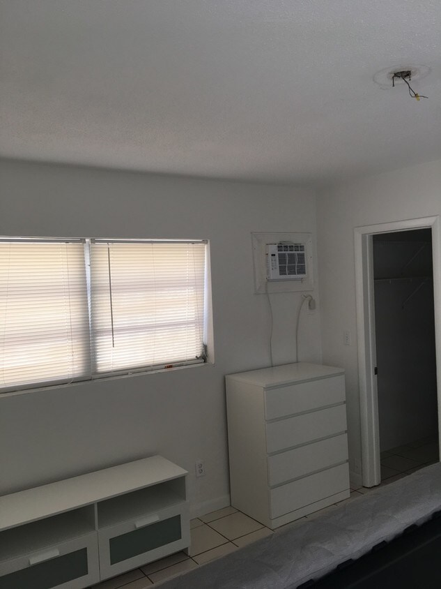 Foto principal - AVAILABLE NOW - Cute Furnished Efficiency