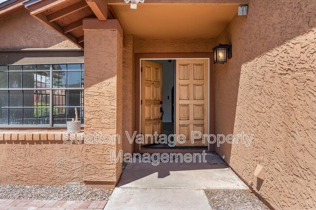 Building Photo - 2142 S Las Palmas