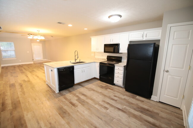 Building Photo - 2BD/2BA Condo