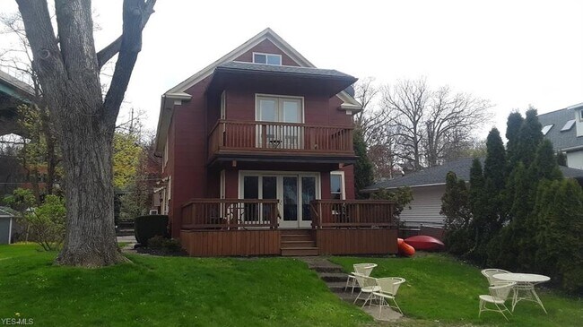 Building Photo - 341 S Island Dr
