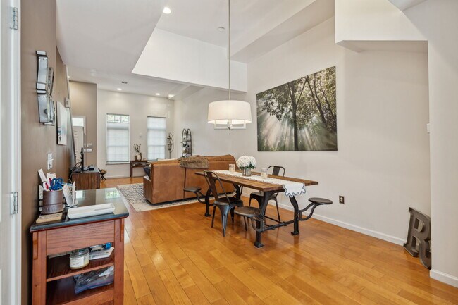 Foto del edificio - 1243 N Howard St