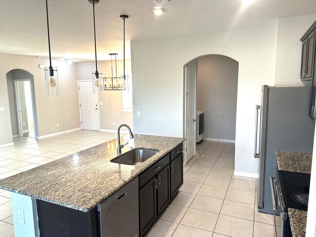 Foto del edificio - Available Mid April!! NW CAPE CORAL 3 BEDROOM 2 BATHROOM 2 CAR GARGAGE
