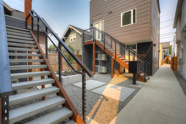 Foto del edificio - Like New! North Tacoma, 6th Avenue District