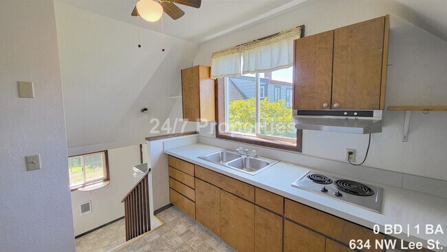 Foto del edificio - 636 NW Lee St