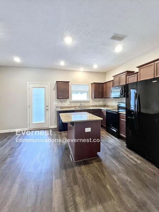 Foto del edificio - 4099 Saddlecreek Wy